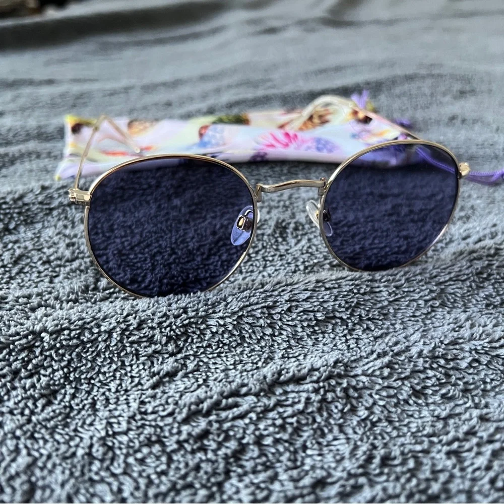 🔥Stylish Purple Lenses Gold Frame Sunglasses with Tropical Case